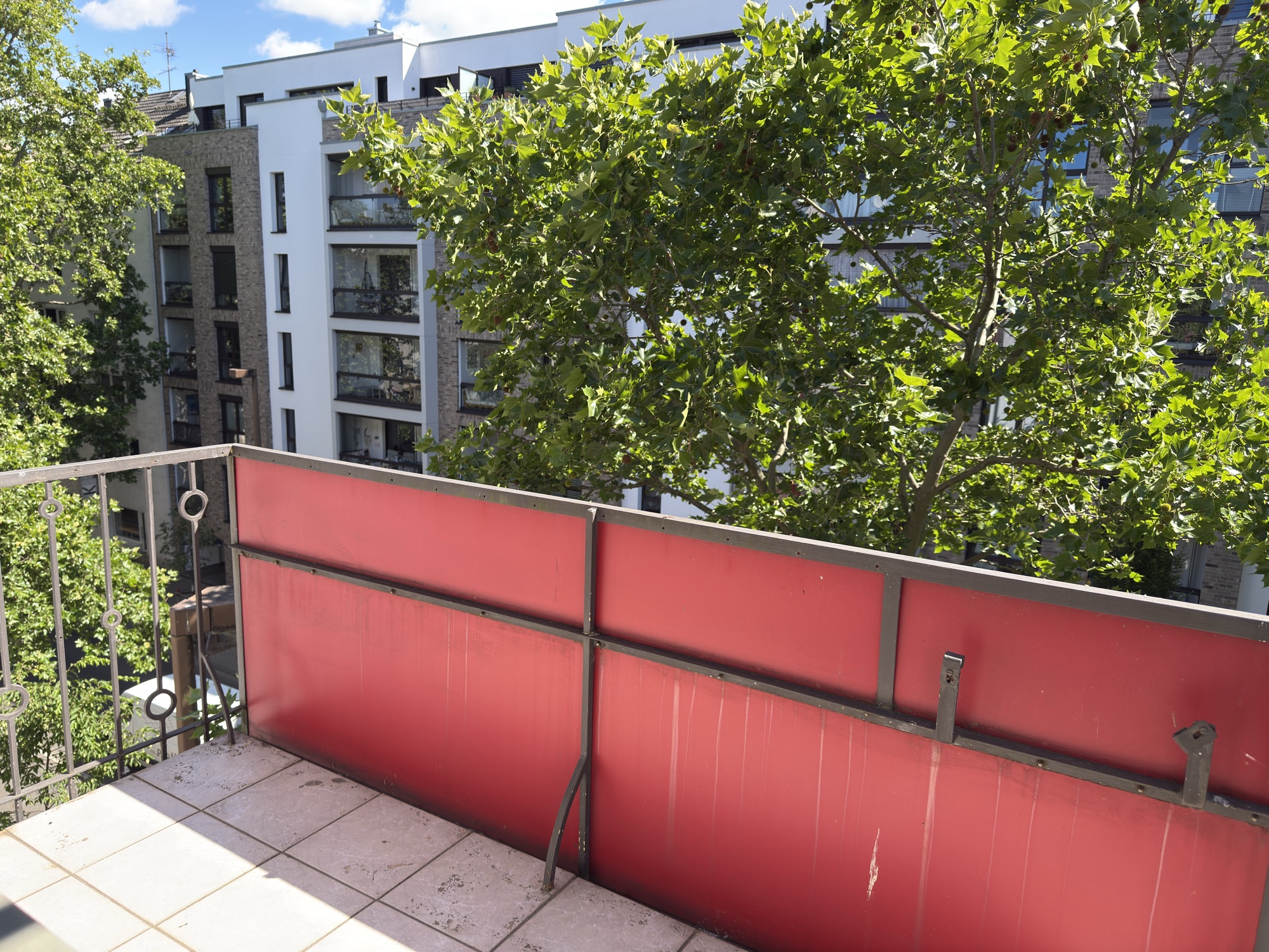 Balkon zum ruhigen Innenhof